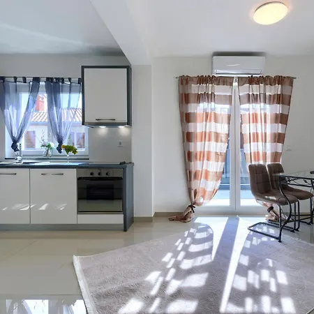 Amra-7 By Interhome Appartamento Porec