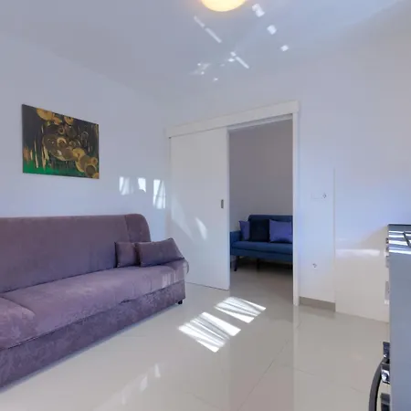 Amra 7 By Interhome *